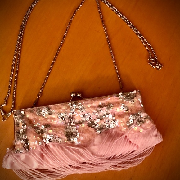 Sequins and beaded Pink clutch purse/handbag- with 2 size chain straps - Picture 4 of 5
